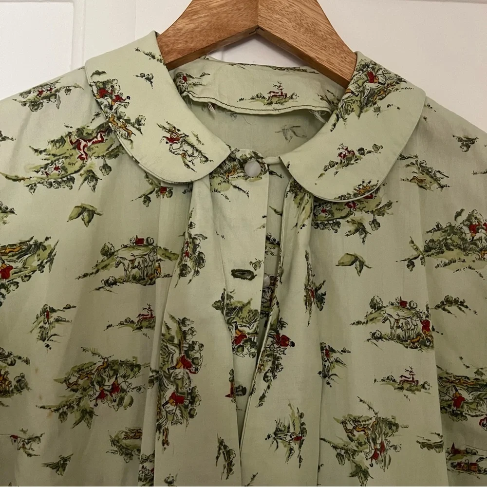 1960s sage green cotton blouse - Picture 2 of 4